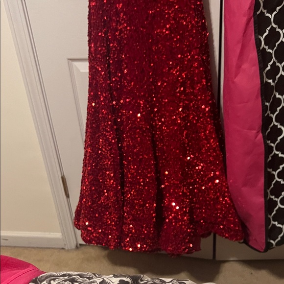 Glamorous Scarlet Sequin Evening Gown - Picture 4 of 8